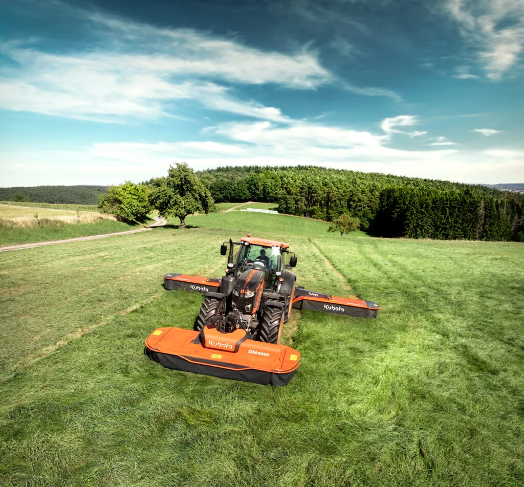 Kubota DM4032 Front Plain Mower, mowing in a green field