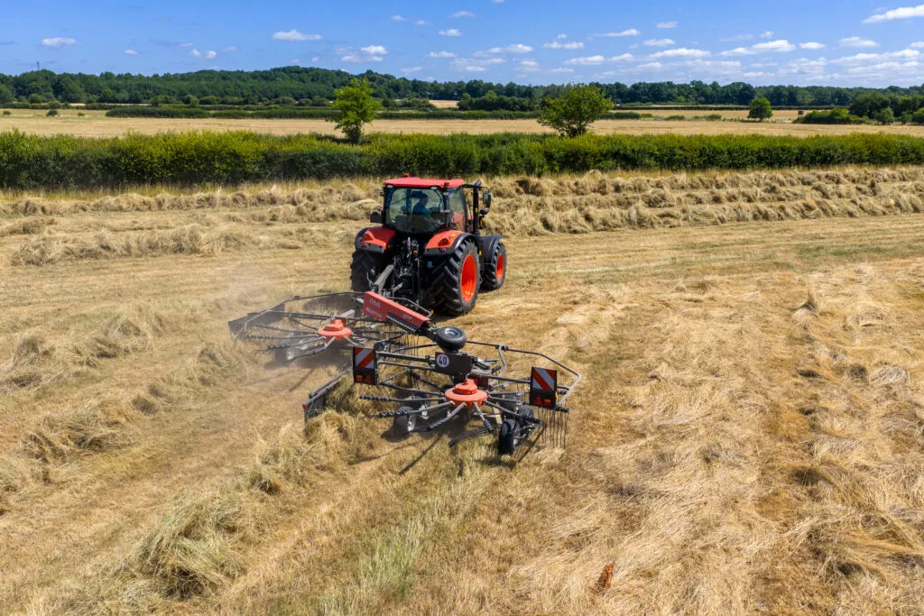 Kubota RA2071T Evo in action